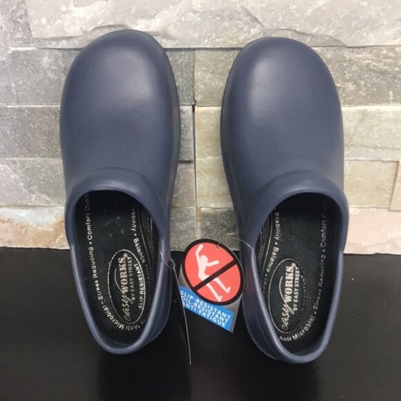 Easy Works by Easy Street Kris Slip Resistant Clog - Picture 4 of 5